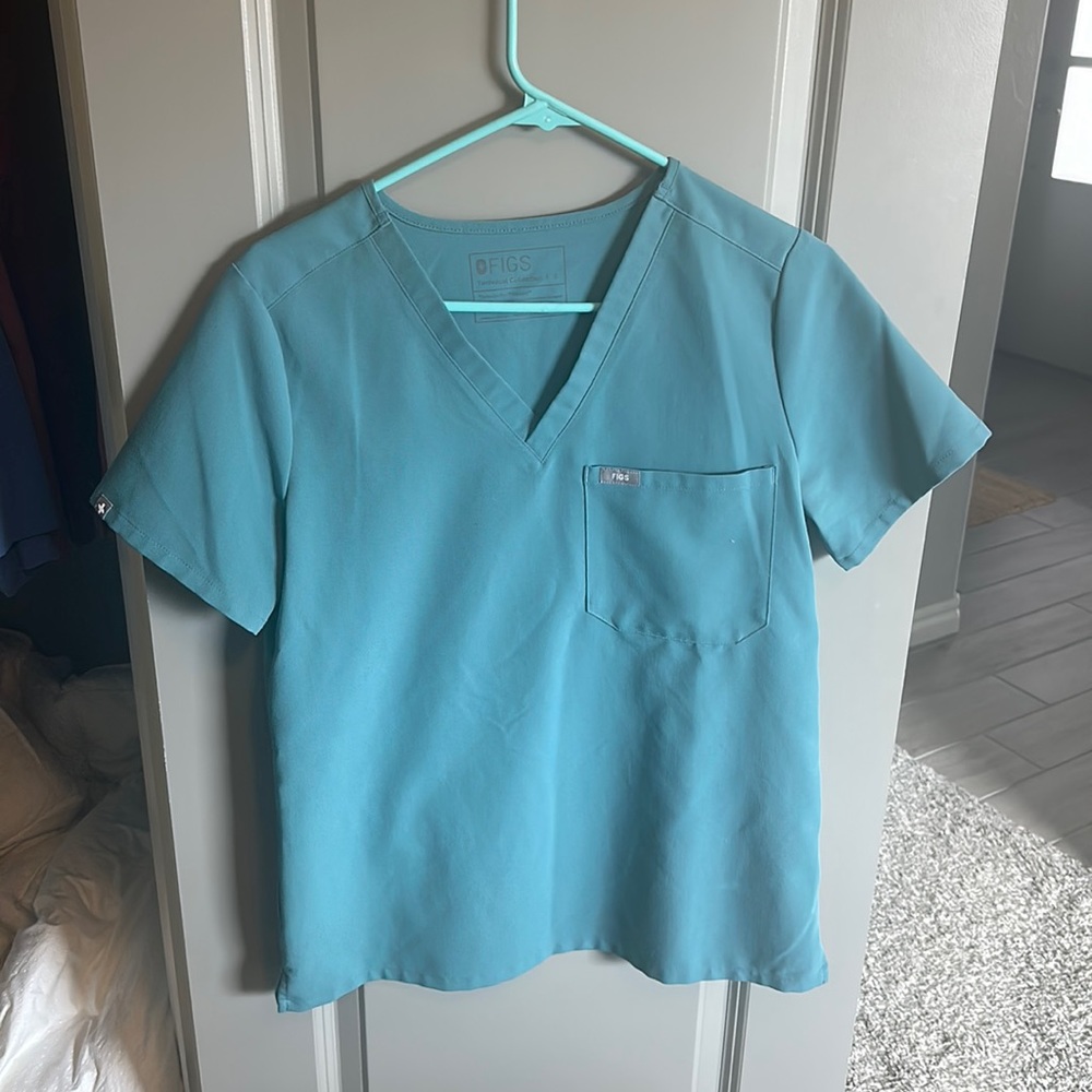 Figs sea foam carina one pocket top! Only worn a few times, like new condition!